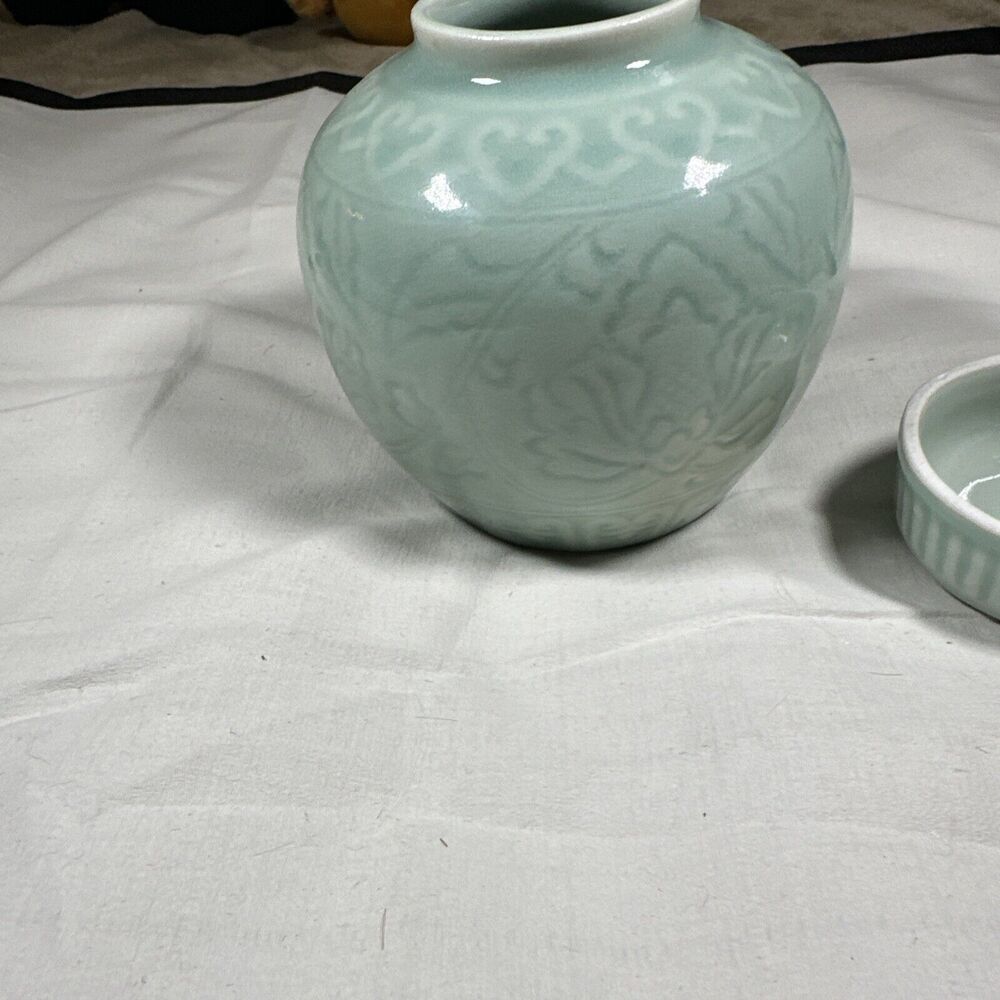 Vintage Chinese Celadon Green Porcelain Ginger Jar Lotus Motifs With Lid - Picture 5 of 16